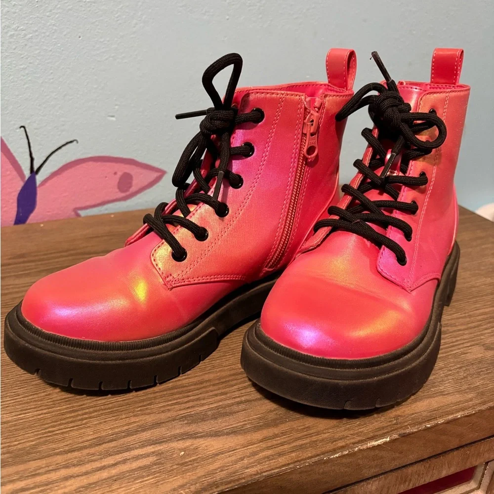 Size 3 EUC Pearlescent Pink Kids Boots - Picture 2 of 7